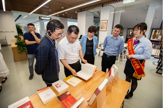省社科联党组成员、副主席郑东育到省图书馆调研指导社科普及基地建设